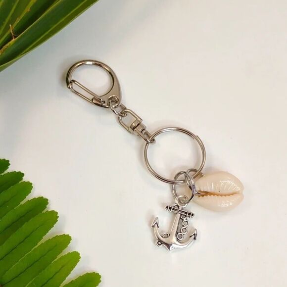 Seashell Keyring Anchor and Puka Shell Florida - Picture 2 of 9